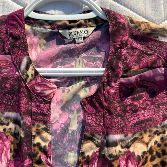 Buffalo size medium sheer sleeveless leopard blouse - Picture 2 of 3